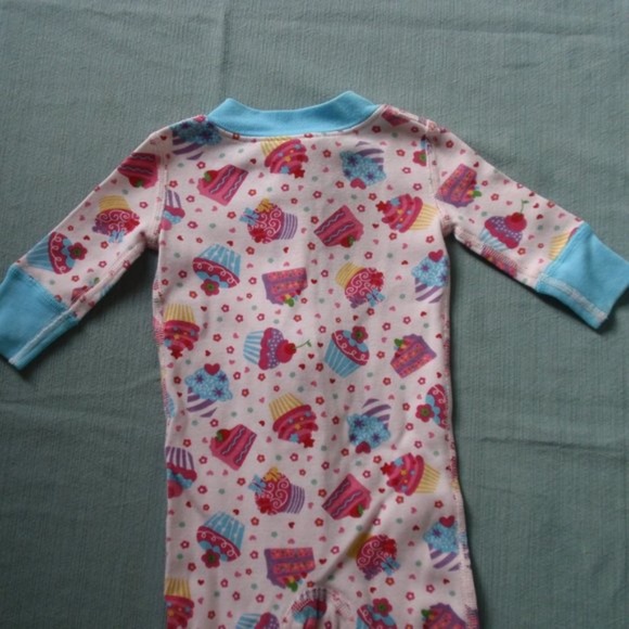 Hanna Andersson Sleeper Pajamas Cupcakes 🧁 6-9m - Picture 4 of 10